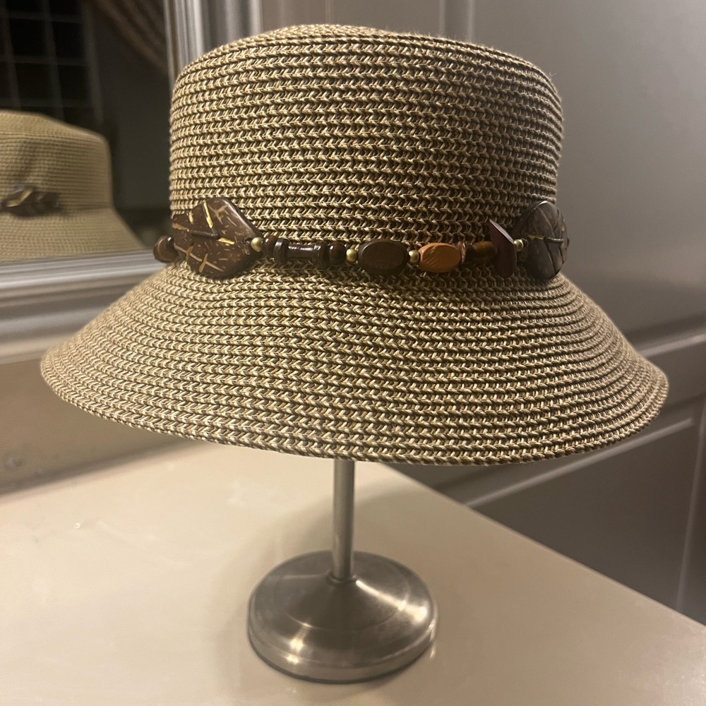 Karen Keith hat with detailed trim, 75% paper and 25% polyester. Size M